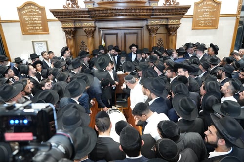 הצוואה הוקראה והממשיך הוכתר | אלפים בהלוויית ראש ישיבת 'לב אליהו' זצ"ל