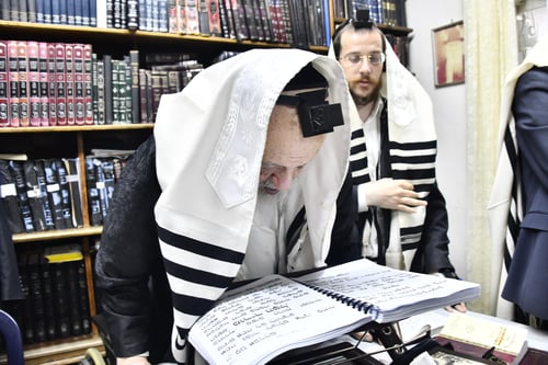 הַדְּבָרִים הַנּוגְעִים אֶל הַנְּשָׁמָה | בפני הדיינים: כך התיר הגרב"ד פוברסקי את נדריו