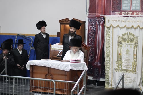הרבי ישב בראש השולחן: צפו בטיש המרכזי של אלכסנדר באודיטוריום