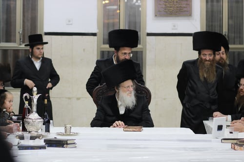 מההיכל החדש לטיש בבית המדרש הישן | כך נעלו במודז'יץ את החג