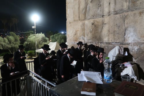 לעורר זכות אבות בחברון | היכן בחר הרבי המשפיע לשהות בערב החג? 