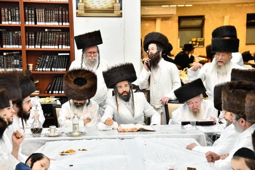 לצד ה'מרא דכולא תלמודא': כך נעל הרבי מזוועהיל את ימי ראש השנה