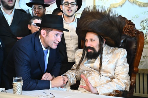 הַכֹּל מַעֲלִין לִירוּשָׁלַיִם | חסידי מעז'בוז זכו לרגעים מרוממים בצל האדמו"ר