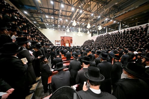 מבואו ועד צאתו | תיעוד ענק מראש השנה בחצה"ק ויז'ניץ 
