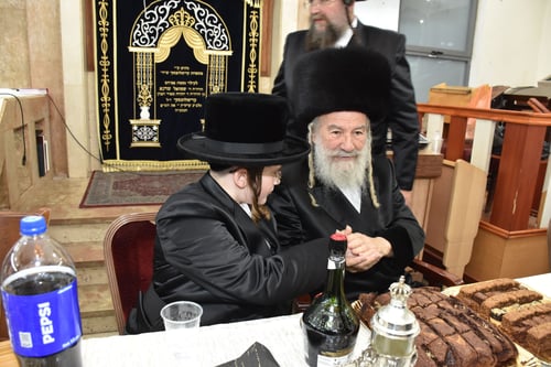 כשהדיין הבעלזאי נאם בשמחת בית אשלג ליזענסק | צפו בתיעוד
