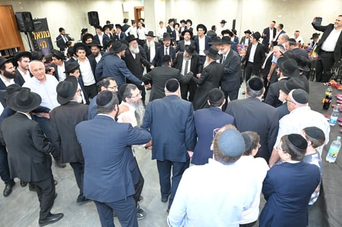 5 שנות לימוד: תושבי 'בית וגן' חגגו סיום שלוש מסכתות שבש"ס