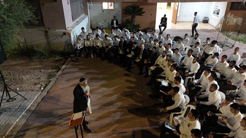 בשירת "בשלטון הכופרים אין אנו מאמינים": כך שרף ראש הישיבה את צווי הגיוס 