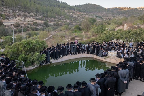 במקום שקט ופסטורלי | העוונות של 'תולדות אברהם יצחק' נותרו ב'עין חניה'