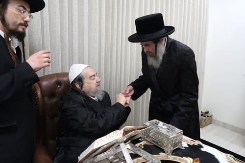 רגעים של קדושה: אב"ד ויז'ניץ בביקור הוד בעשרת ימי תשובה אצל זקן רבני ברסלב 