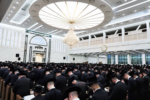 רבבות חסידי סאטמר גדשו את בית המדרש לשמוע דרשת שבת שובה מפי האדמו"ר  