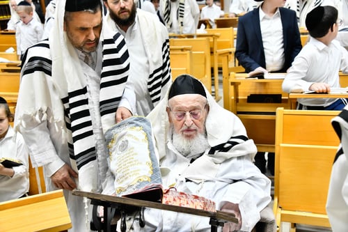 מדוע ביקש ראש הישיבה לזרז את בעלי התפילה שלא יאריכו בתפילתם?