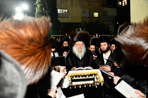 החסידים פיזזו בסוכת האדמו"ר 4 ימים לפני חג הסוכות - וזו הסיבה