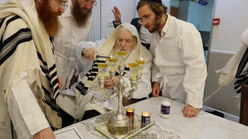 השיחה המסורתית של הפוסק בליל יום הקדוש שהרטיטה את נגידי ארה"ב 