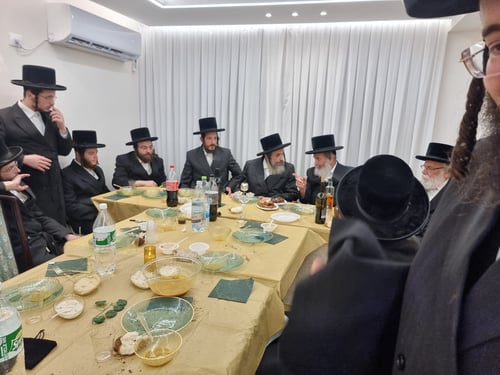 געגועים וזיכרון: בהשתתפות האב"ד, כך ציינו שנה לפטירת הילד שמעון ויזל ז"ל
