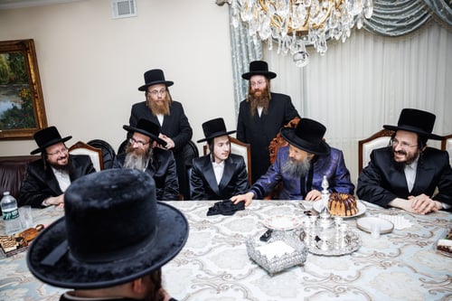 שמחה היסטורית בבאבוב 45: כך נרקם השידוך המשפחתי בין צאצאי האדמו"ר