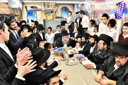 מורשת נמשכת: חגיגת סוכות במעון שר התורה הגאון רבי חיים קנייבסקי זצ"ל