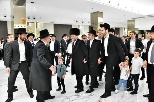גפני רוקד: תיעוד משמחת בית השואבה ב'תפארת מרדכי'