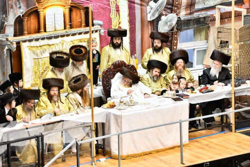"הלהבה של מאה שערים": הרבי הרעיד את החסידים בשירי דבקות