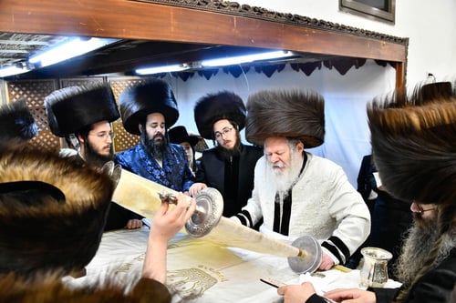 כשהרבי הפך לבעל קורא: צפו בתיעוד מהרבי מפרמישלאן בליל הושענא רבה