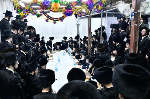 אימת הדין: האדמו"ר ממודז'יץ בשולחן הטהור בהושענא רבה