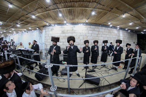 זו לא שמחה, זו הצתה! רבי מיילך הצית את אנשי ירושלים בסוכה הענק של בויאן