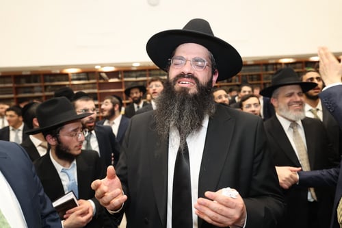 עד חצות עם הגמרות: הקפות שניות עוצמתיות בישיבת 'אוהל תורה' עם הראשל"צ