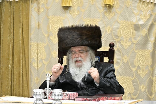 להבת אש בלב בני ברק: הרבי מדארג הרקיד את החסידים בהקפות שניות