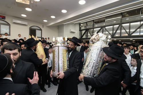 ממעגל סגור ועד ספרון שירים: מאות חגגו ב'הקפות השניות' בבני הישיבות