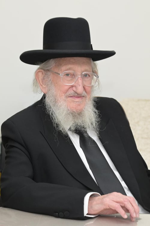 צפו בתיעוד המרהיב – הרבנים פיזזו במרכז והישיבה רעדה לכבוד התורה
