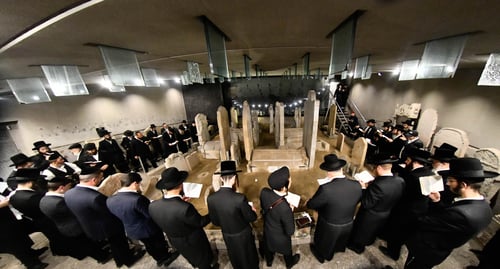 תחת אבטחה כבדה: מאות נהרו לפרעשבורג להילולת ה'חתם סופר'