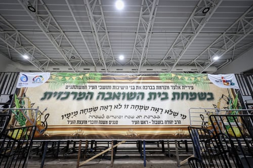 הדור החדש של ה'בידרמנים': בני רבי אלימלך פיזזו עם אבוקות של אש | צפו
