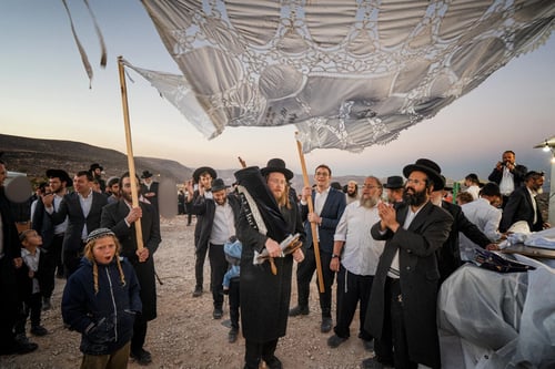 החרדים הגיעו לחגוג במאחז החדש: "יש פתרון גם מחוץ לבני ברק" | צפו