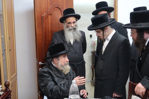 מהכלא לבתי גדולי ישראל: האסיר הרב רבינוביץ במסע הודאה בבתי רבני ירושלים