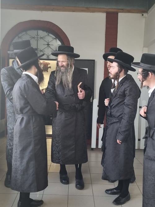 שרידי בית המדרש העתיק נחשפו: אב"ד קאלוב במסע הקודש בהונגריה 