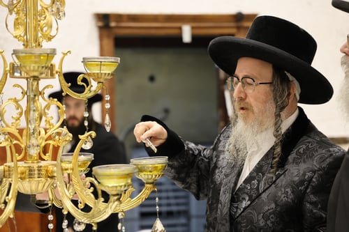 אש הלהבה לא כבתה: בחצה"ק ביאלה ב"ב ציינו כ"ח שנים ל'להבת דוד' 