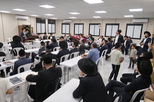 במעמד נרגש: ראש הישיבה והאדמו"ר החסידי חנכו את בית הכנסת הליטאי