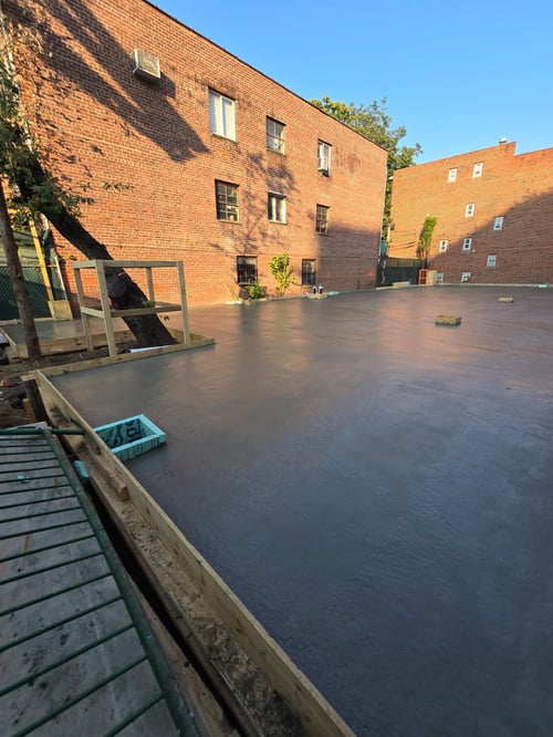 וַתִּשְׁלַם כָּל הַמְּלָאכָה: בתוך 90 יום בלבד, המבנה החדש של צאנז קלויזנבורג נחנך ברוב פאר והדר