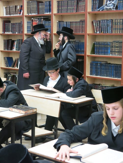 האנטוורפנאים  ליוו את נכד האדמו"ר מבעלזא עד אמסטרדם לאחר ביקור פתע של שעתיים