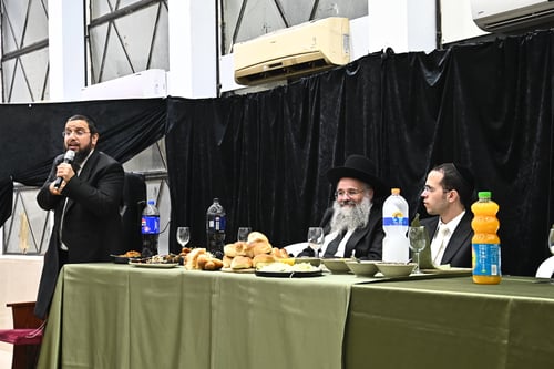 רבני שיכון ה' חגגו בשמחתו של רב השכונה הנערץ | צפו בתיעוד