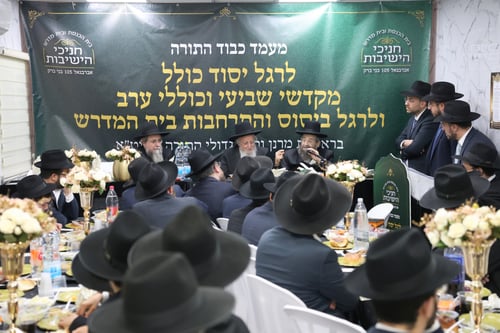 גדולי הרבנים התאספו בקריית הרצוג למעמד 'הרחבת גבולי הקדושה' 