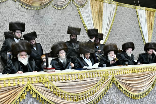 הרבי מערלוי חיתן את נכדו: החתונה שריגשה את בני ברק | צפו בתיעוד