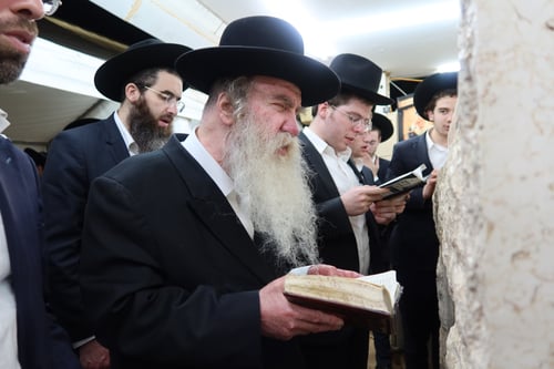 מעמד הדלקה ותפילות: כך ציינו את הילולת ראש הישיבה הגראמ"מ שך זצ"ל