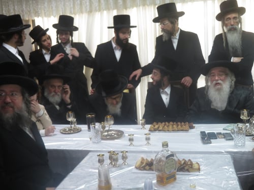 בחוג מצומצם: כך נקשר הקשר המפואר בין חצרות דארג למאור החיים