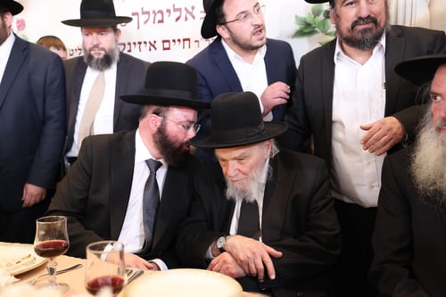 מגדל עוז: רבנן ותלמידהון בשמחת נישואי בן הגר"י אתרוג