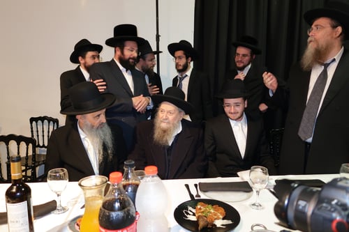 בעיר הנמל | זקן המקובלים הגה"צ רבי דוד בצרי חיתן את נכדו, המונים באו לחגוג