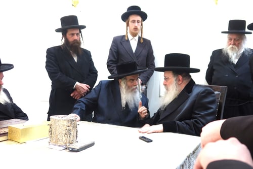 התרוממות בימי האורה: האדמו"רים מנדבורנה וקרעטשניף י-ם, נפגשו בבירה 