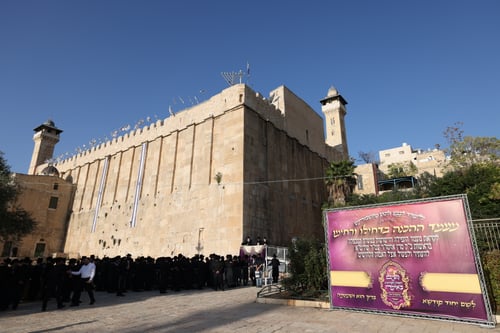בעיר האבות: הרבי מנדבורנה ירושלים במסע היסטורי לחברון | תיעוד