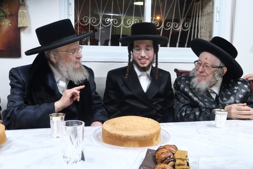 חצי שנה לאחר מות אביה זצ"ל, הכלה היתומה התארסה למזל טוב עם נכד האדמו"ר