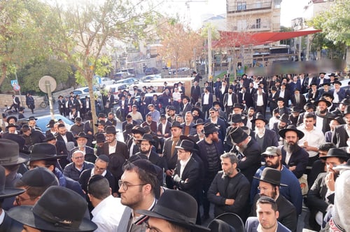 רבי משה חיים אריה זצ"ל | אלפים ליוו למנוחות את הצדיק שהסתיר את פועלו
