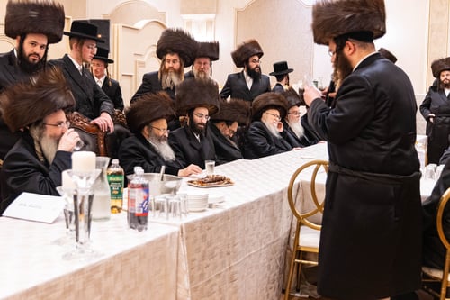 הפוסק החשוב מארה"ב השיא את נינתו, תושבי בורו פארק חגגו | תיעוד